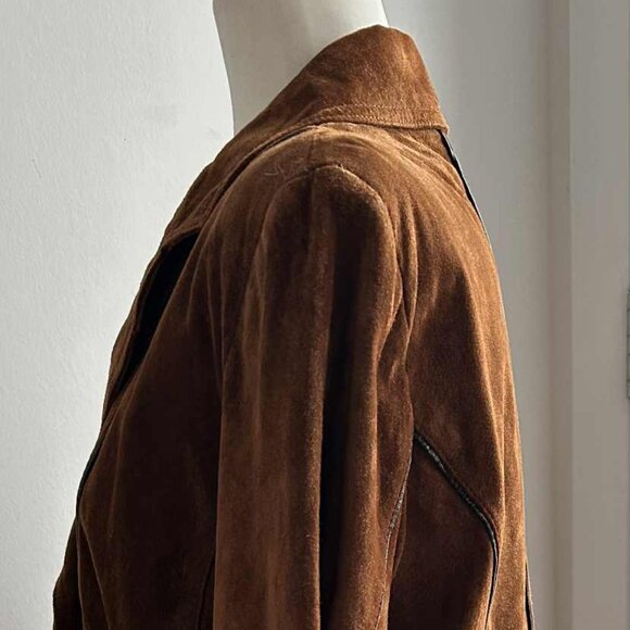 Emotions Collection de Luxe Rich Cognac Suede Jacket with Contrast Piping – US L - Picture 5 of 14